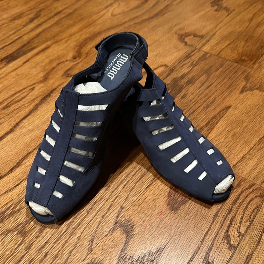 Munro 11.5 N navy open toe dress sandals
